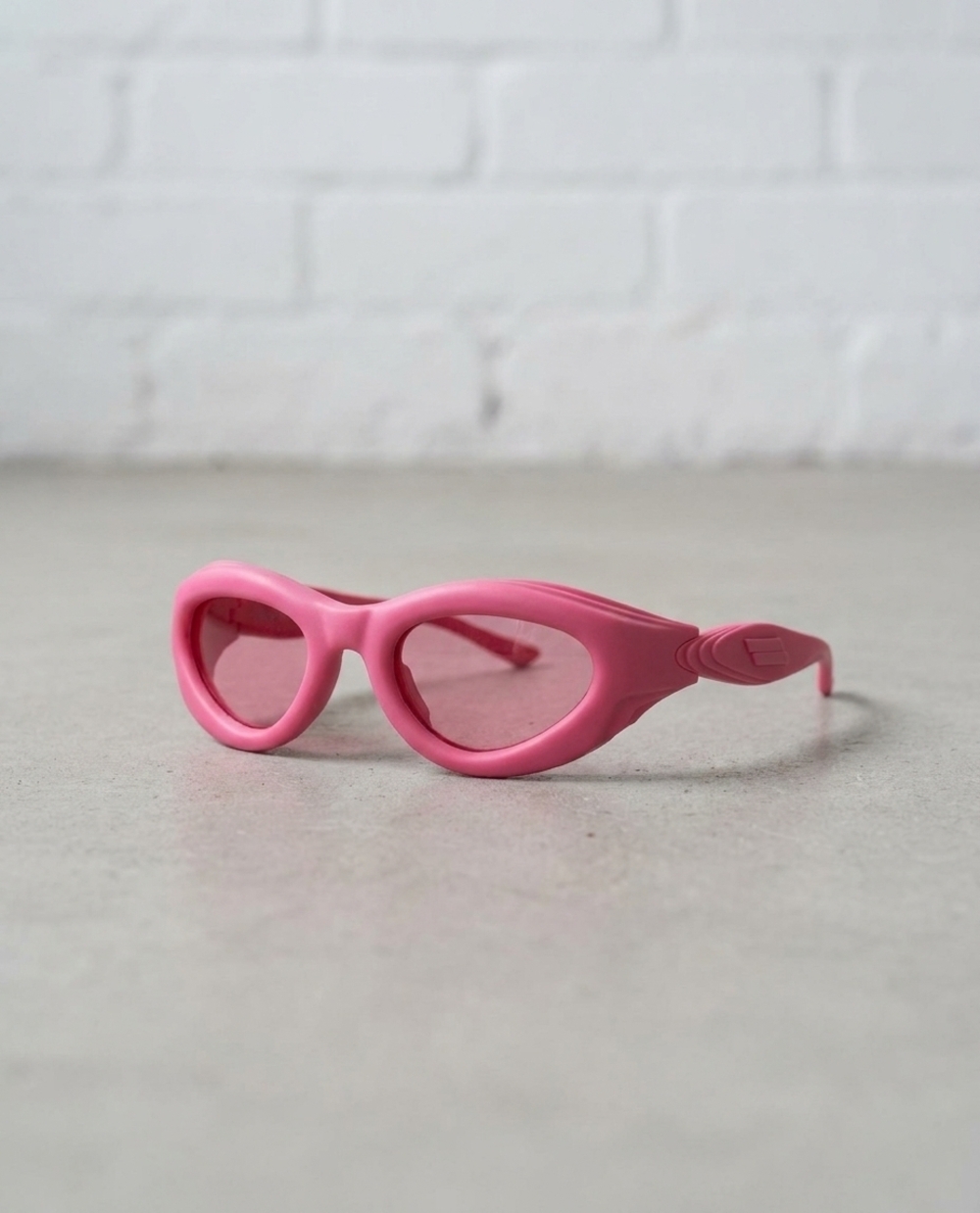 NEW BOTTEGA VENETA women's oval-frame injection sunglasses in pink